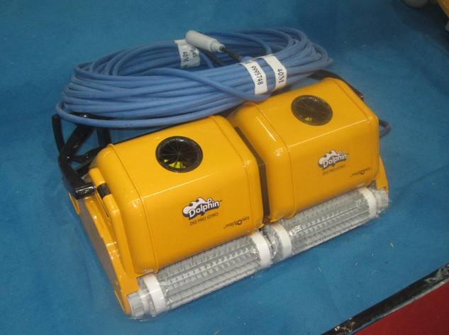 游泳池全自動(dòng)吸污機(jī)